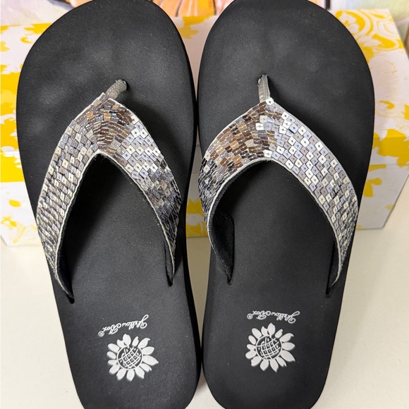 Women's Black and Silver yellow box - Picture 2 of 7